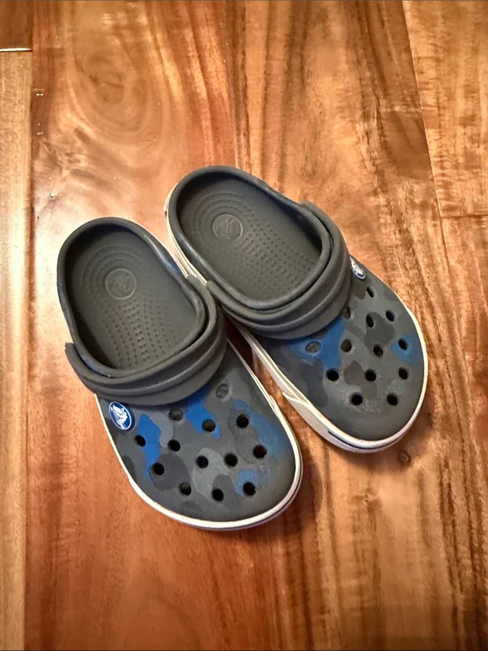 Crocs blue and grey camo in toddler kid size 8 / 9
